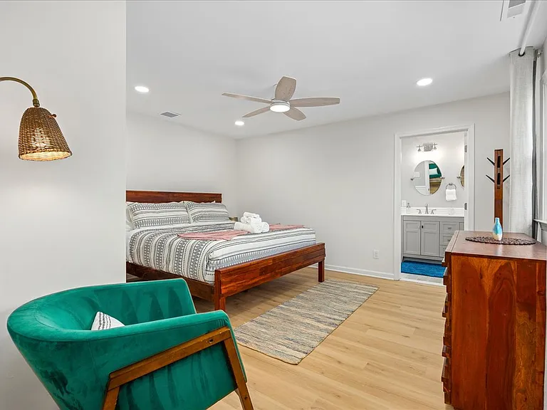 7024 Calvert Ave #B — Photo 37