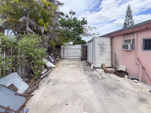 3rd image of 11430 SW 41st Ter