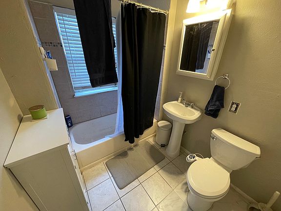4th image of 5812 Ross Ave APT 1
