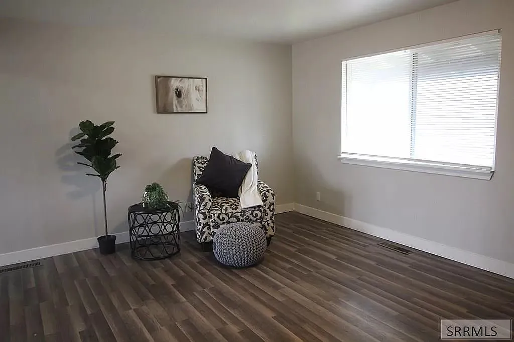1555 Ponderosa — Photo 2