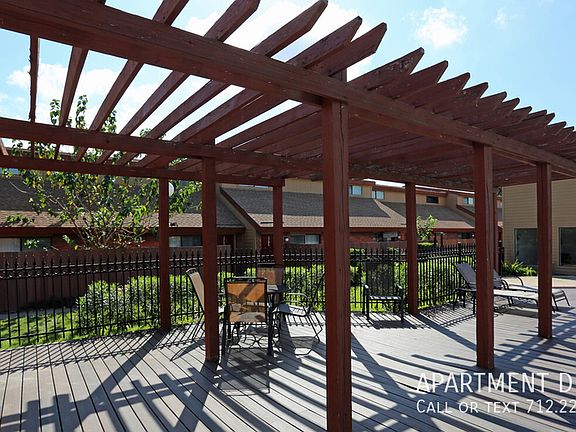 4th image of 1014 Azalea Trace Dr #2211