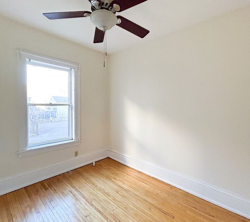 1st image of 1929 Fremont Ave S APT 5