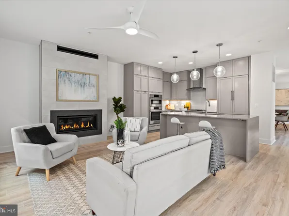 11248 Faraday Park Dr, Reston, VA 20190