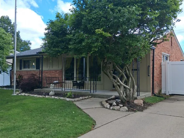30230 Rosebriar St, Saint Clair Shores, MI 48082