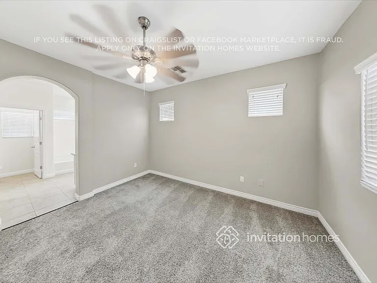 327 S Travis — Photo 11