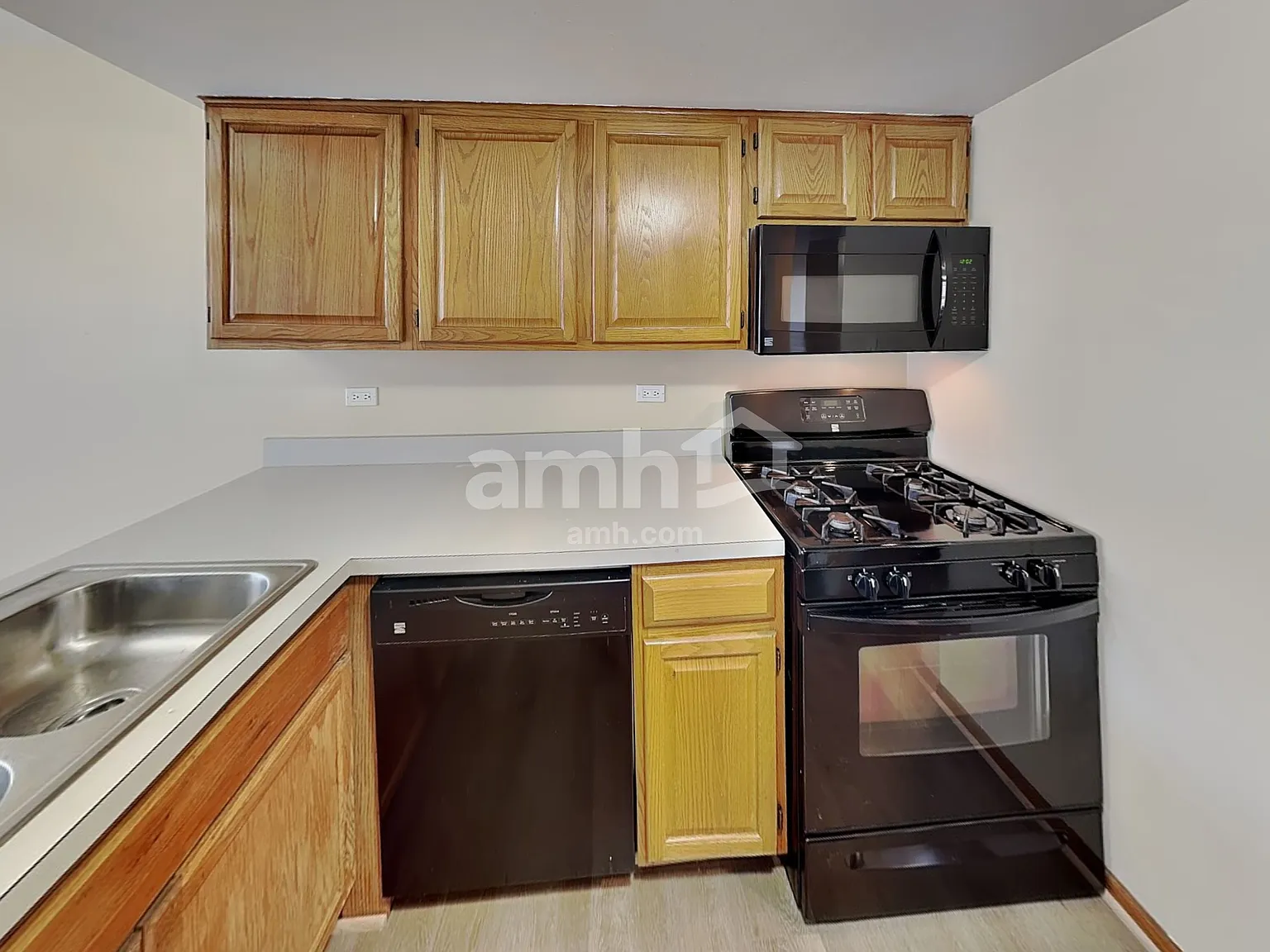 2 bed, 1.5 bath, 1396 sqft, $2,425 — Photo 3