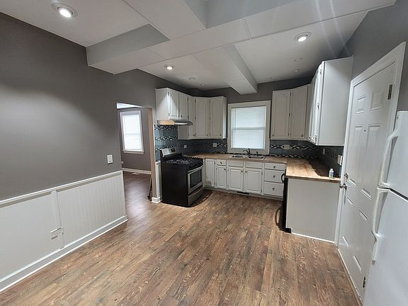 3rd image of 400 N Yale Ave