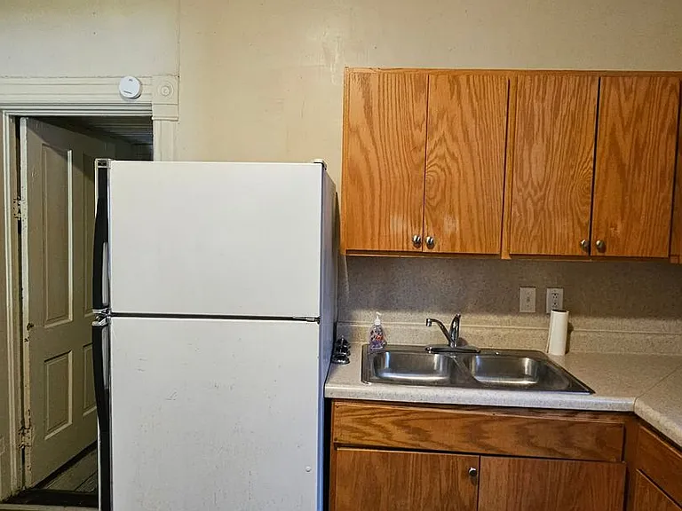 819 E Whitmer St — Photo 5