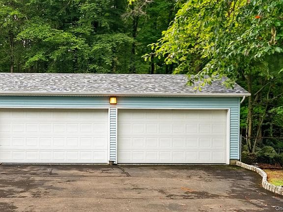 3rd image of 87 Mott Farm Road