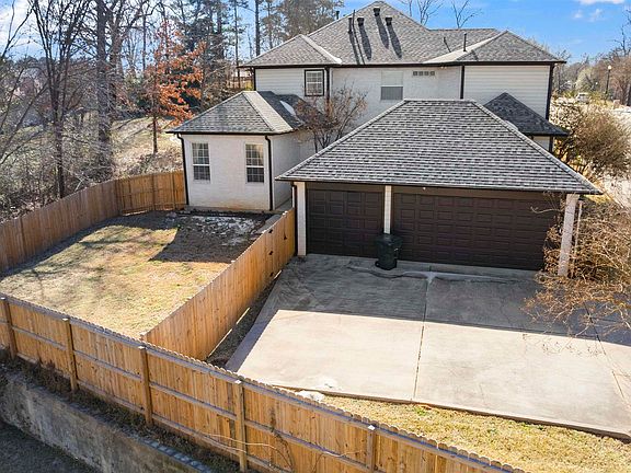 4th image of 619 Court Rdg