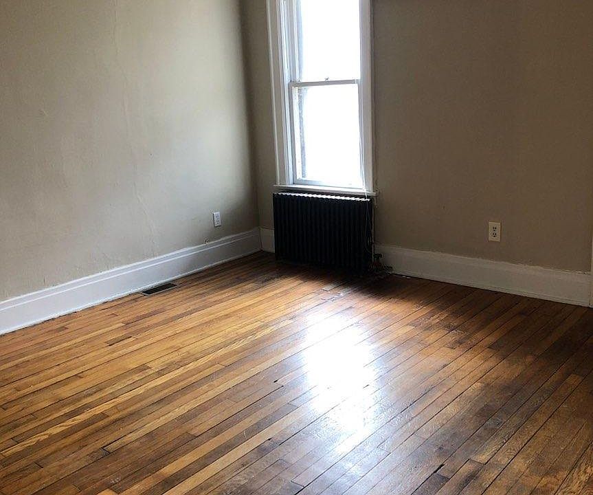 1st image of 1092 Elmwood Ave APT 3