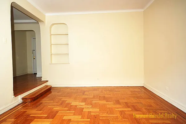 Rented by Norman Raindel, LREB | media 36