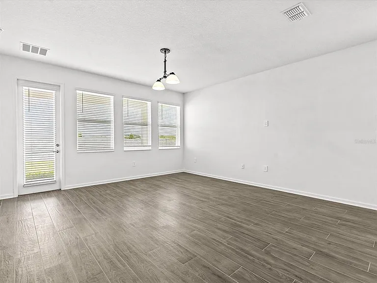 2952 Armstrong Ave — Photo 4