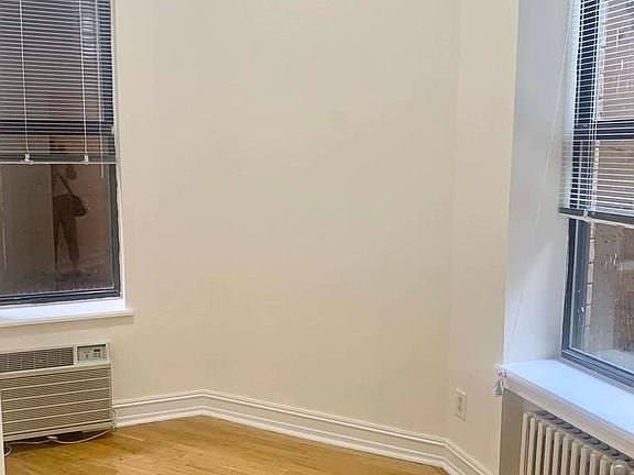 4th image of 137 W 67th St #E1