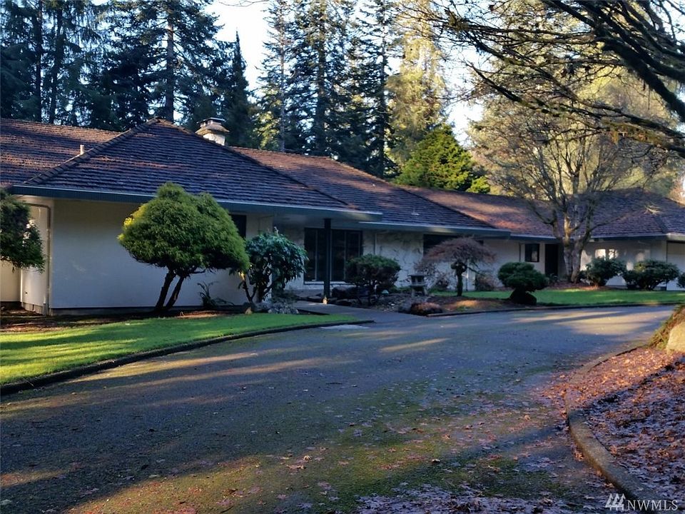 1st image of 547 Fairway Dr