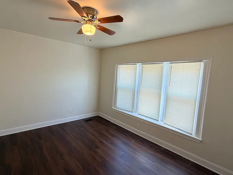 1130 Green St — Photo 4
