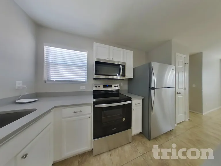 2283 E Palm Beach Dr — Photo 3