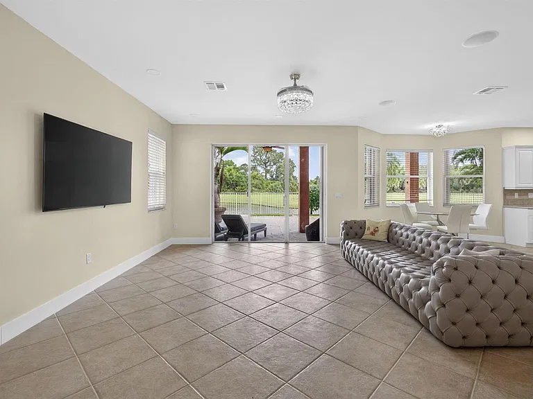 1724 Annandale Cir — Photo 20