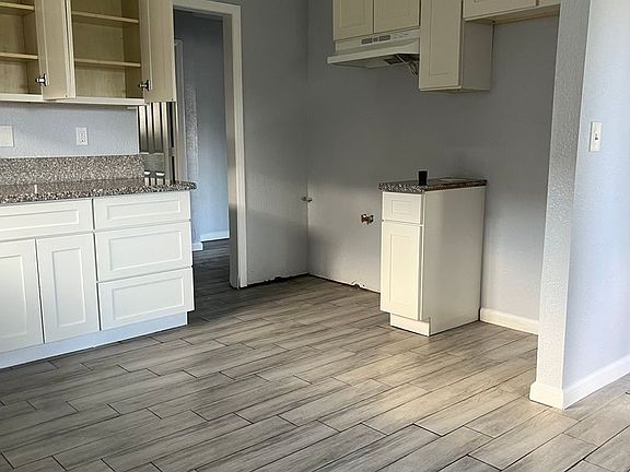 5th image of 1726 N Sierra Way #1