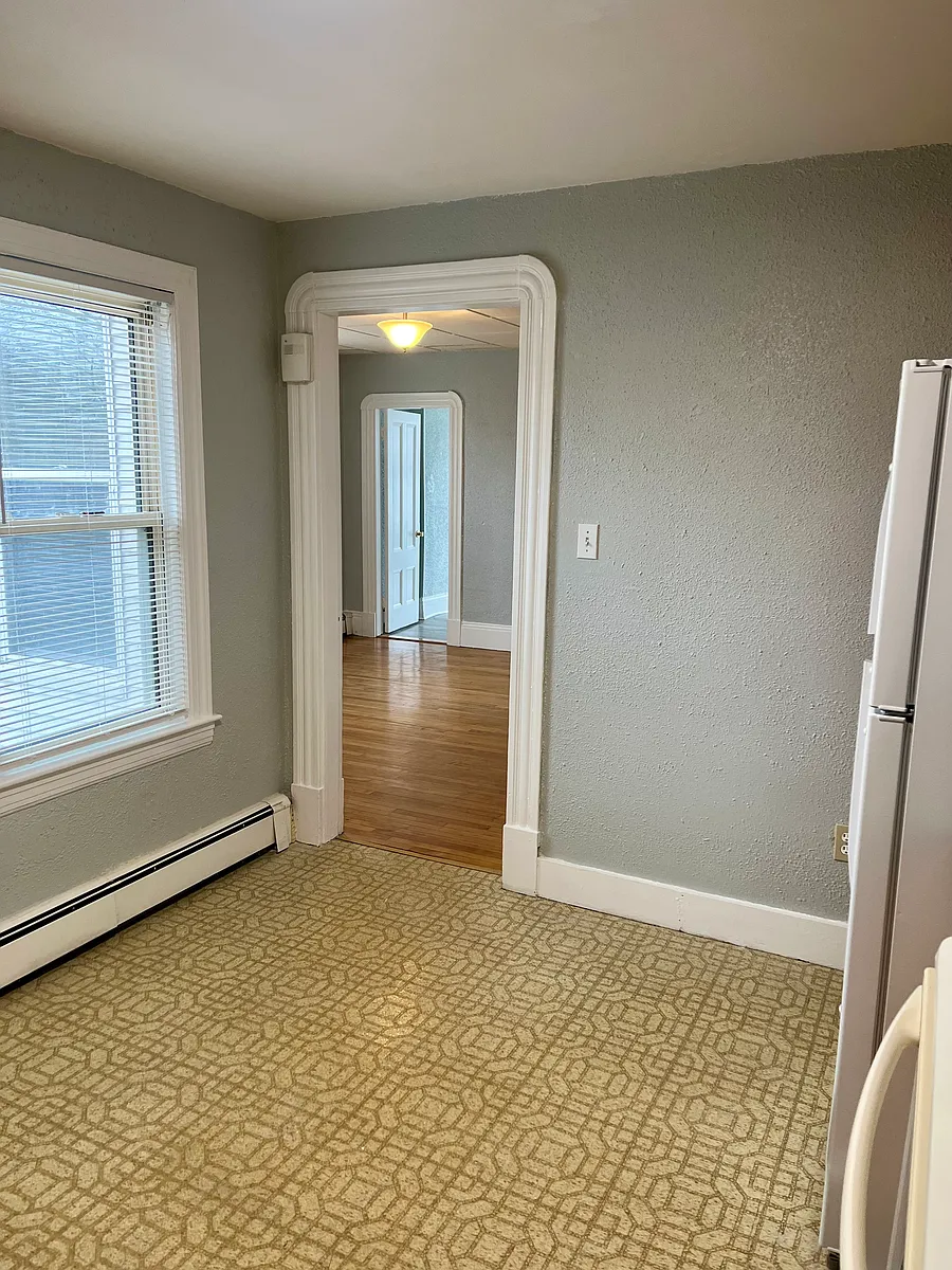 Building Photo - 277 W Elm St #4