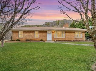 960 Sowers Rd NE, Floyd, VA 24091