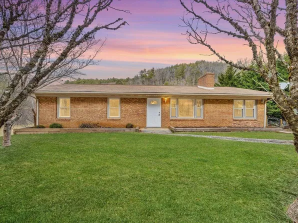 960 Sowers Rd NE, Floyd, VA 24091