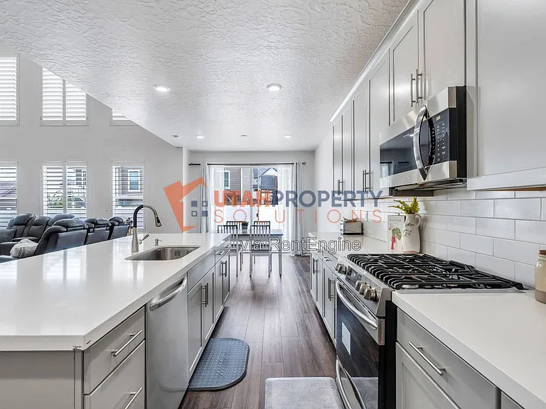 213 W Prickly Pear Dr — Photo 10