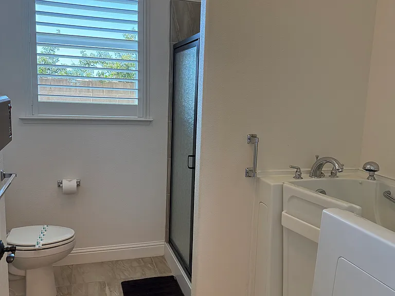 2111 S Church Ave — Photo 19
