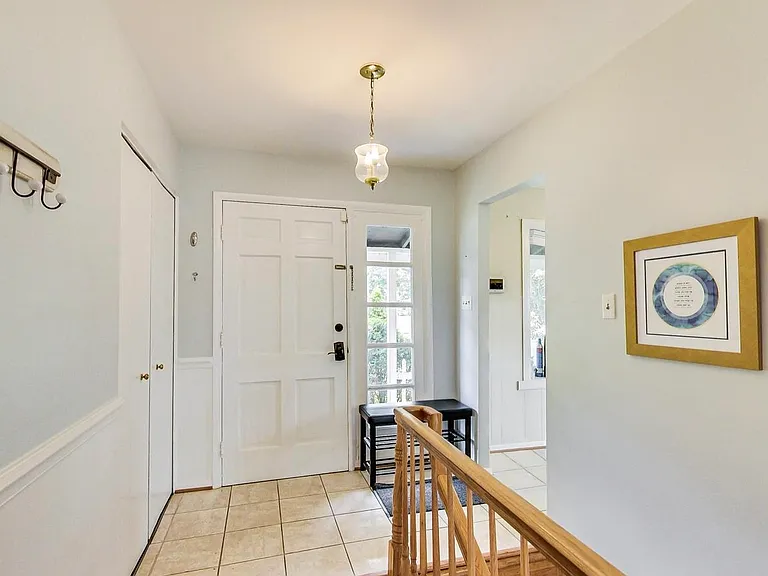 4704 Lance Ct — Photo 3
