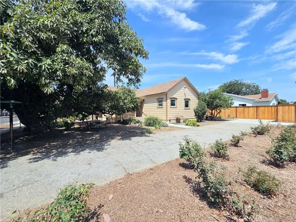 9497 Foster Rd, Downey, CA 90242