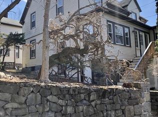 33 Crescent St #A, Swampscott, MA 01907