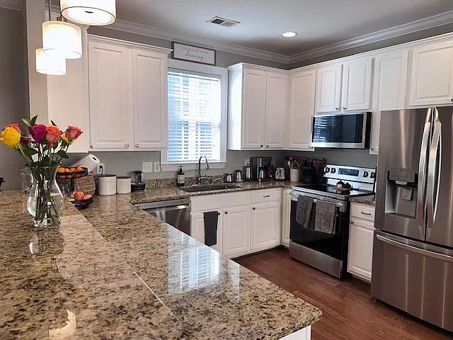 1835 Lela Ave — Photo 5
