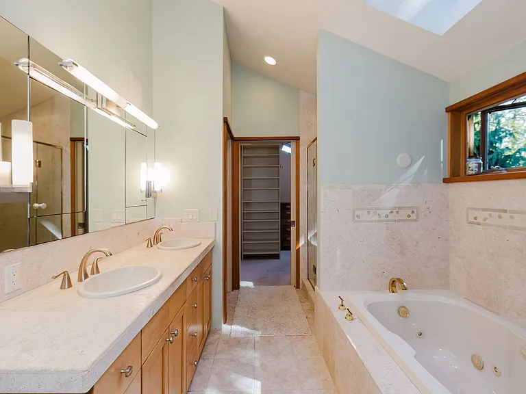 15000 Sivertson Rd NE — Photo 22