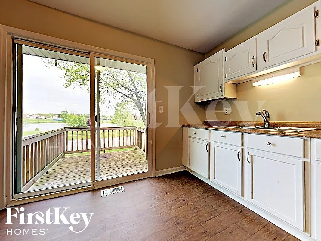 4 bed, 2.0 bath, 1554 sqft, $3,045 — Photo 4