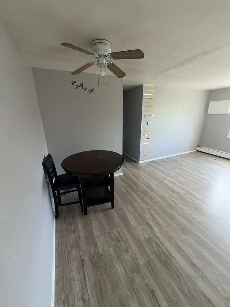 Building Photo - 3265 E 143rd St #1