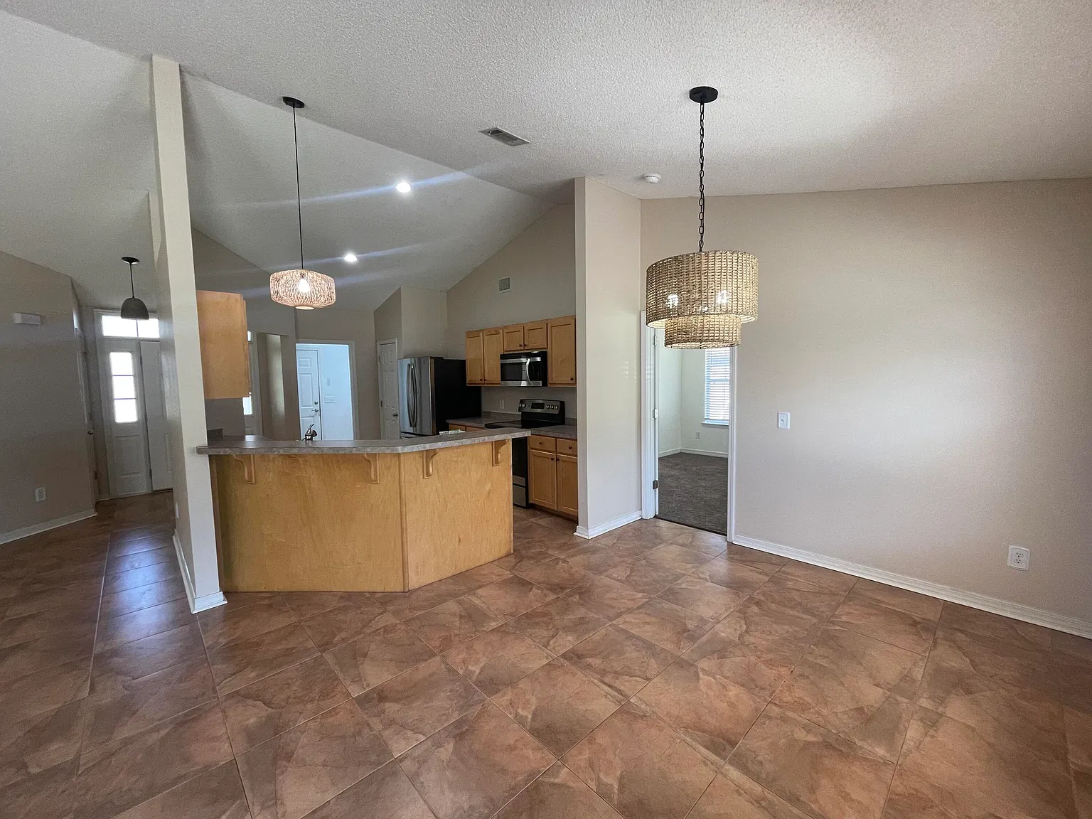4 bed, 1800 sqft, $2,500 — Photo 4