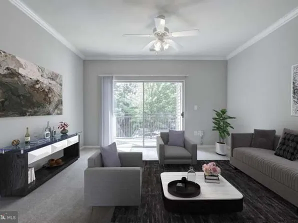 12120 Garden Ridge Ln Unit 204, Fairfax, VA 22030