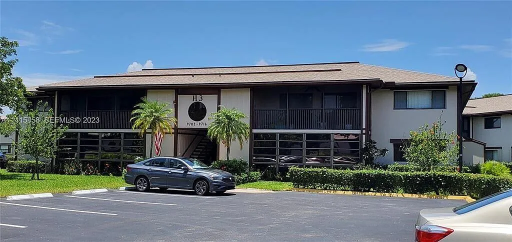 2 bed, 2.0 bath, 827 sqft, $1,975 — Photo 3