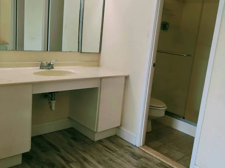 205 Yoakum Pkwy #421 — Photo 2