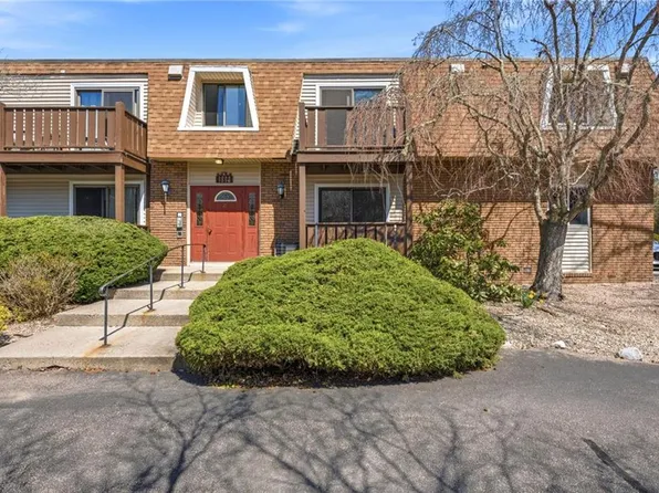 27 School St APT 1N, Westerly, RI 02891