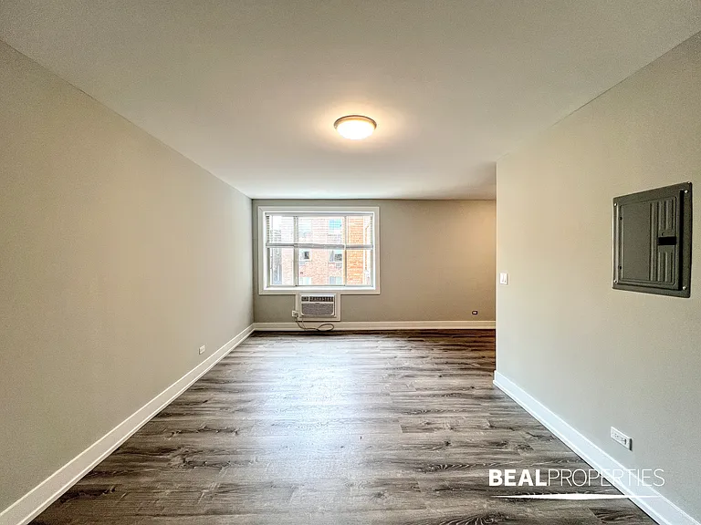 530 W Surf — Photo 40