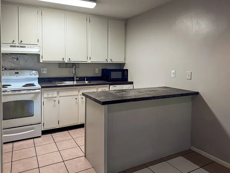 1405 E 40th St #6F — Photo 6