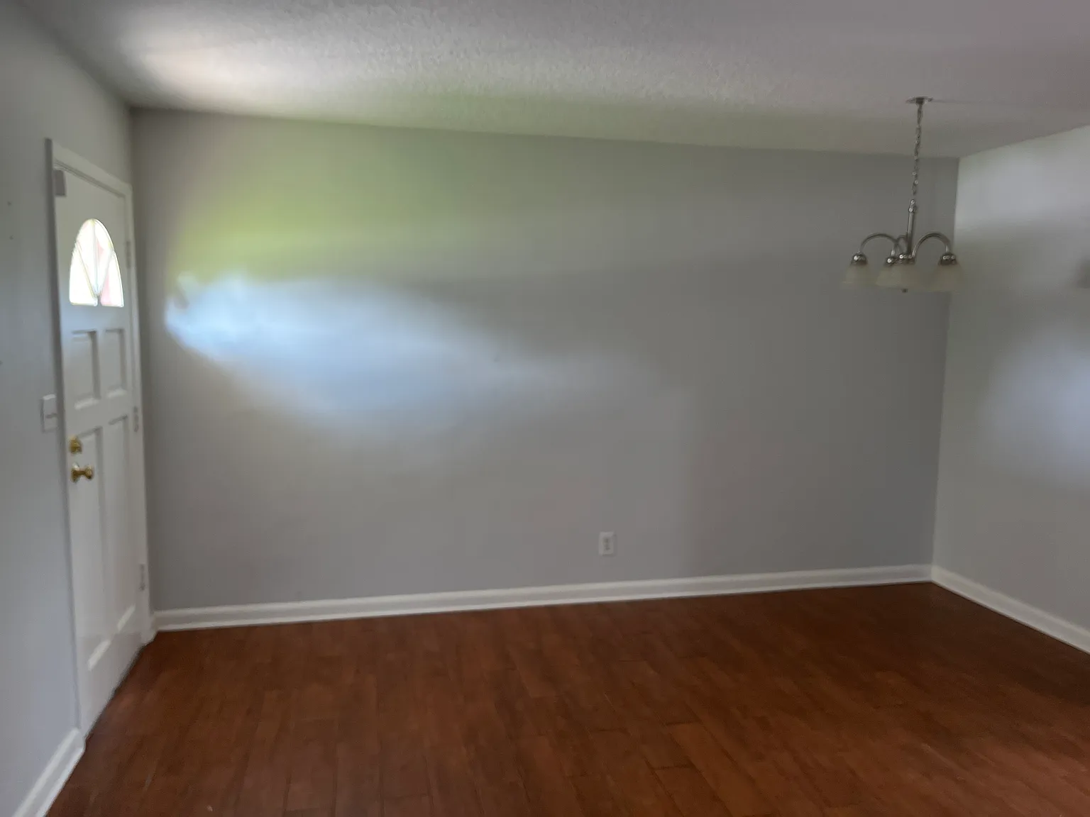 3 bed, 1075 sqft, $1,590 — Photo 4
