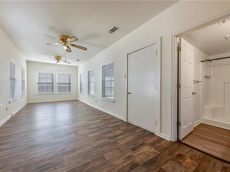 13817 Abrahamson Ct — Photo 11