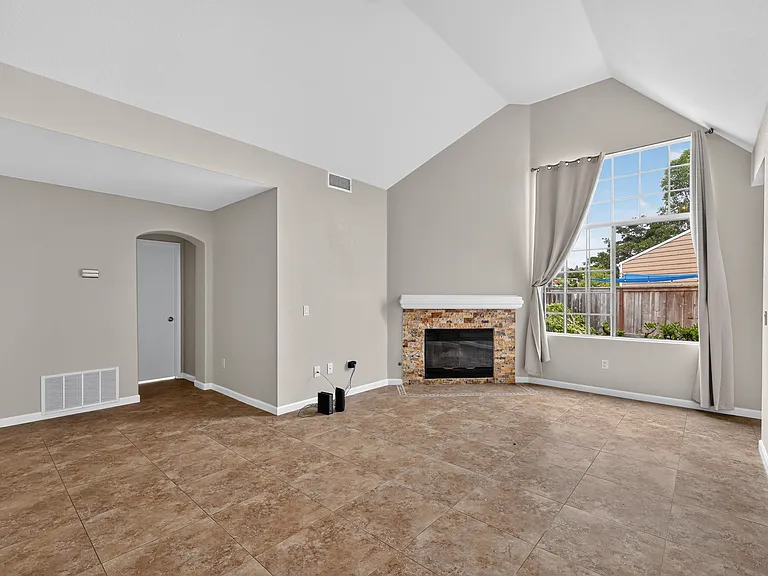 4575 Lambeth Ct — Photo 3