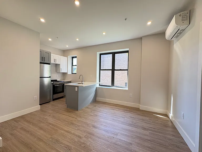 267 Martin Luther King Dr #4C — Photo 2