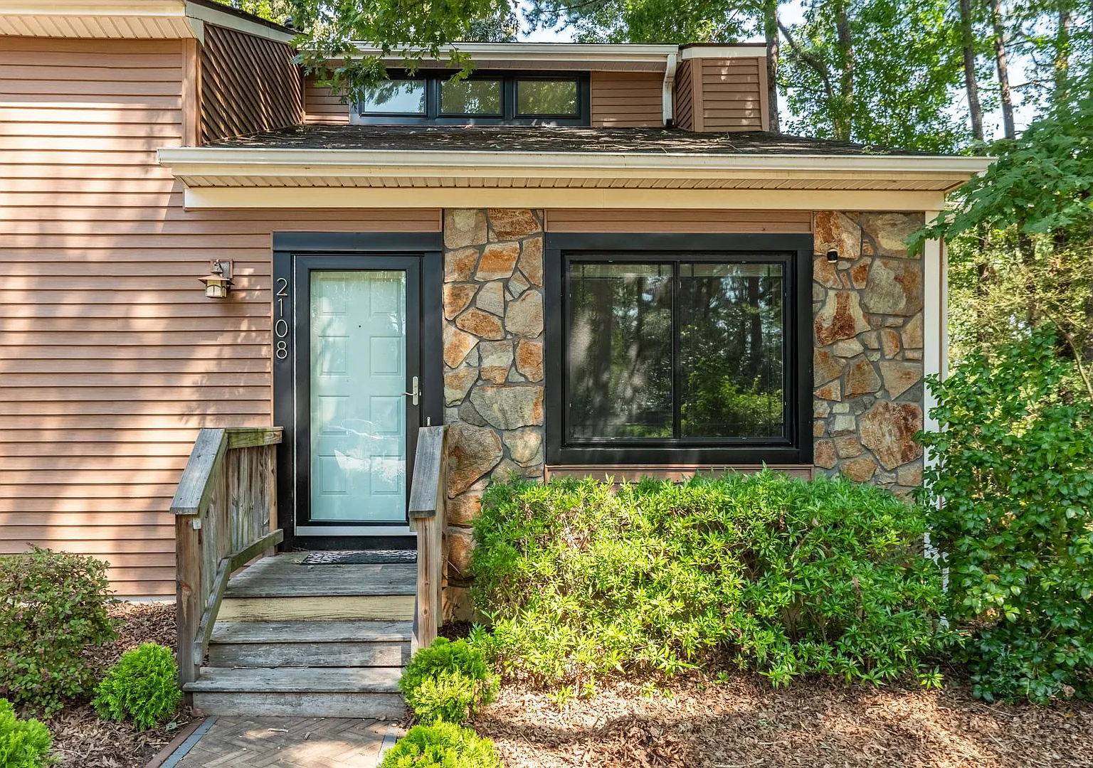 3-Bedroom with Expansive Yard in Raleigh, NC — Photo 3