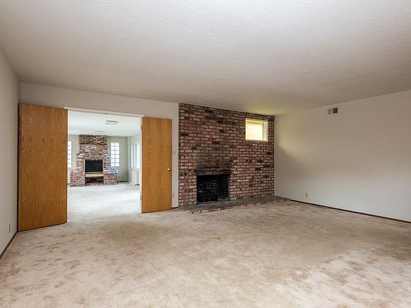 3rd image of 110 Windsor Ct