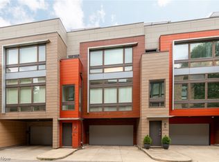 2050 W 11th Pl, Cleveland, OH 44113