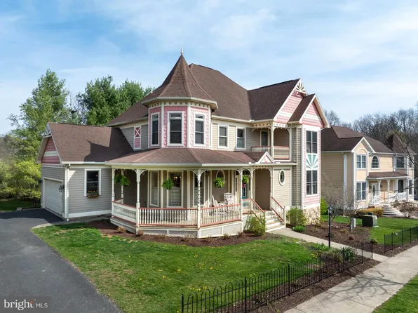152 Gaslight Cir, State College, PA 16801